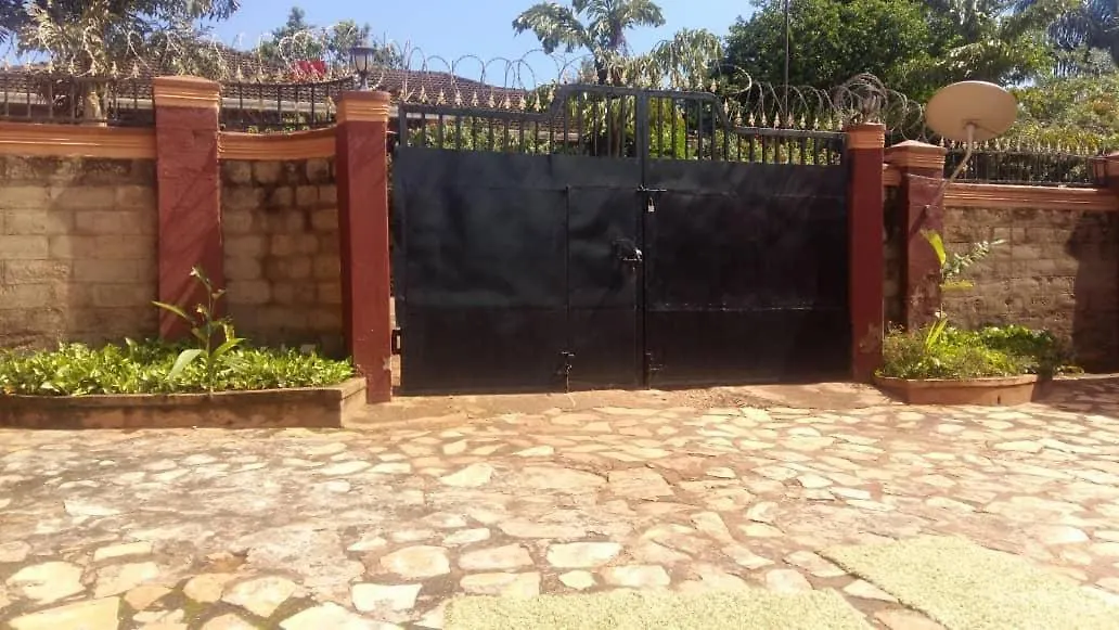 Nice Private 3 Bedroom Holiday Home Entebbe Road Καμπάλα