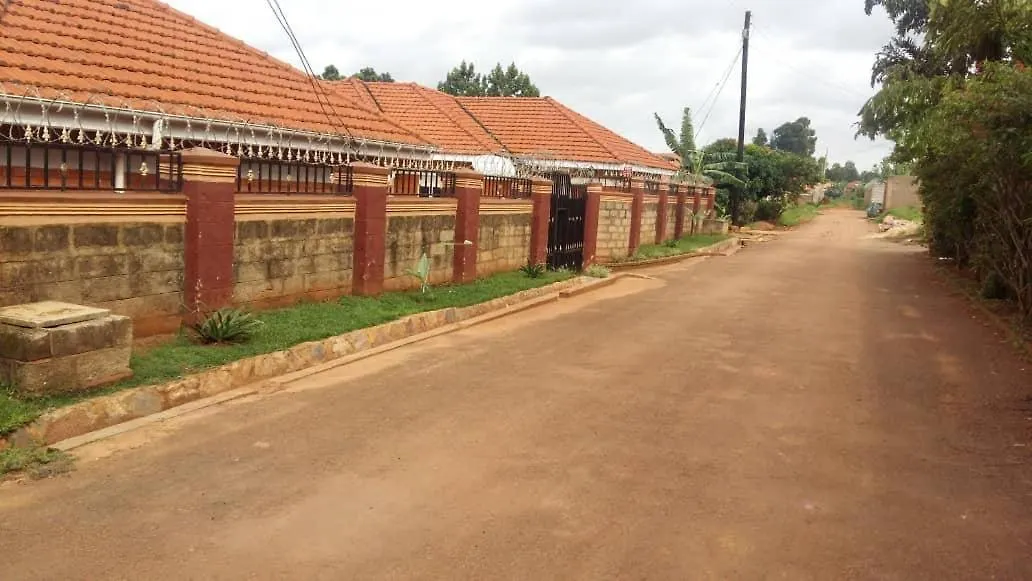 Nice Private 3 Bedroom Holiday Home Entebbe Road Καμπάλα 0*,
