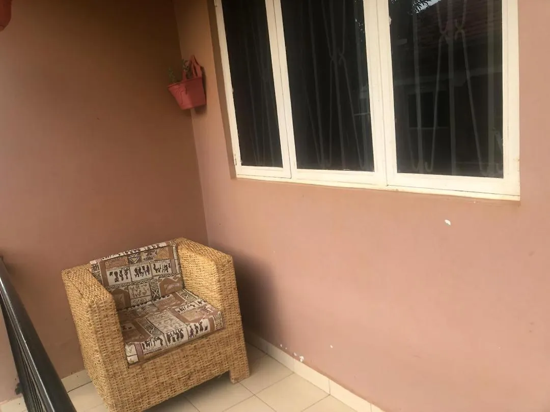 Nice Private 3 Bedroom Holiday Home Entebbe Road Καμπάλα