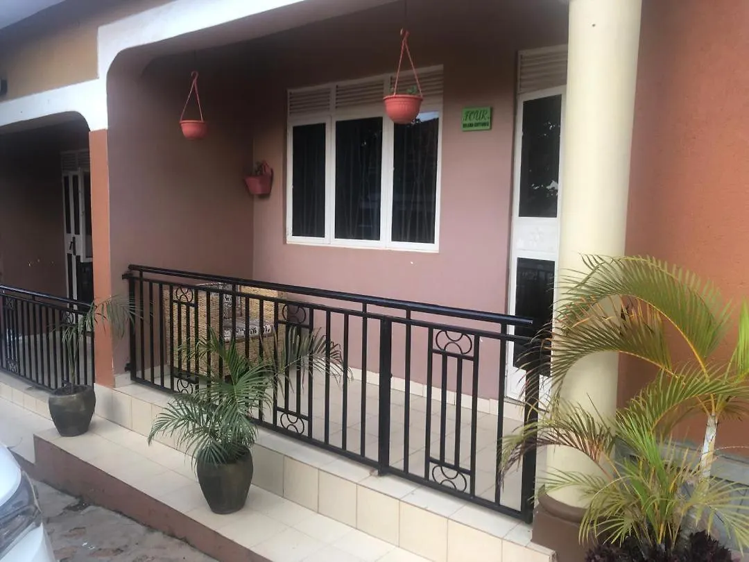 Nice Private 3 Bedroom Holiday Home Entebbe Road Καμπάλα